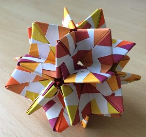 Rhombic triacontahedron (sonobe colourchange pairs) [CC-BY-SA-3.0 Steve Cook]